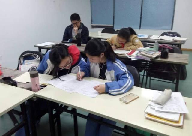免學(xué)費(fèi)！2019 年湖南省貧困地區(qū)本土化培養(yǎng)計(jì)劃招 1200 名醫(yī)學(xué)類(lèi)專(zhuān)科生
